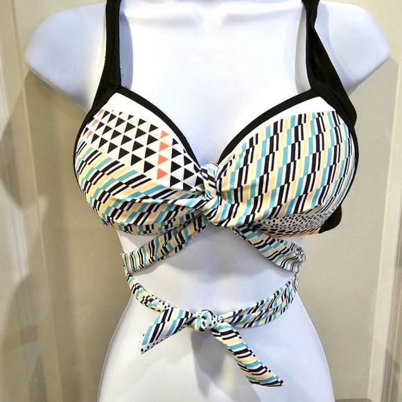 Tribal Print ✦ Two-Way Front Tie Bikini Set ✦ Geometric Stripe + Padded Wireless - Picture 14 of 16